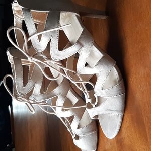 FERGALICIOUS HEELS SIZE 9